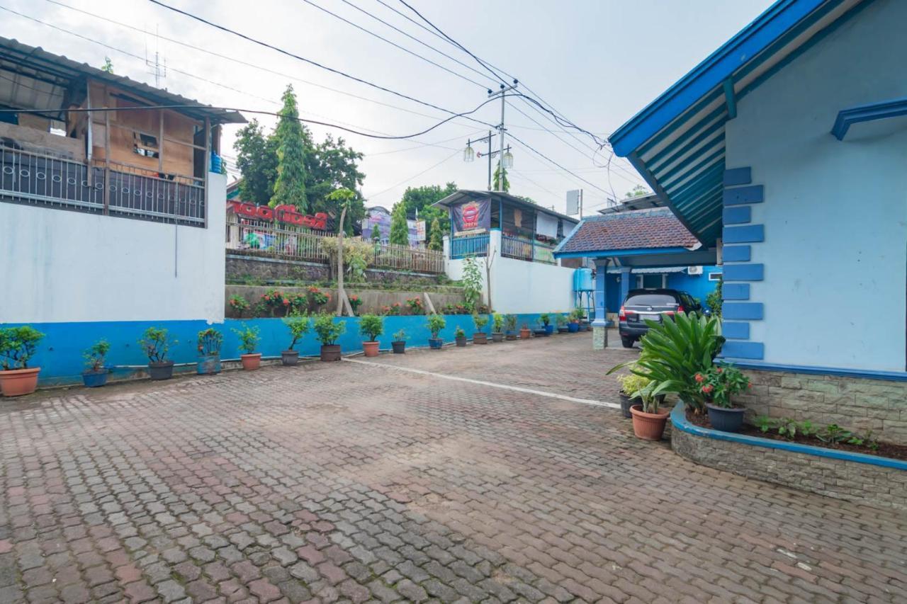 Reddoorz Syariah At Jl Pangeran Hidayatullah Cianjur Hotel Exterior foto